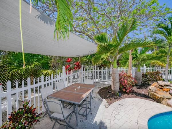 Three Bedroom Lido Key Vacation Home Sleeps Eight Guests
